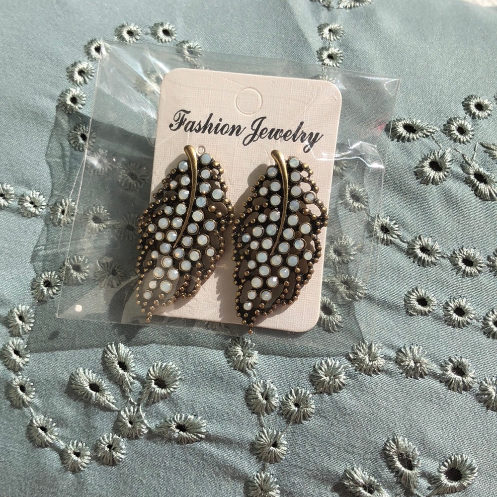 New Leaf Stone Earrings! Perfect for fall season!